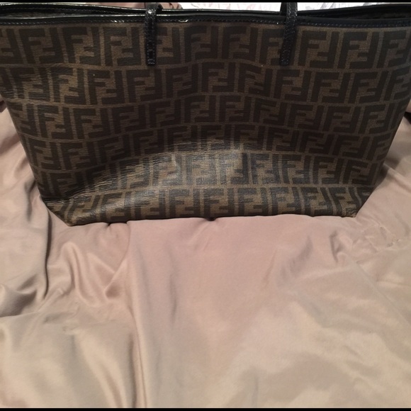 💠RARE FENDI TOTE💠 - Picture 6 of 9